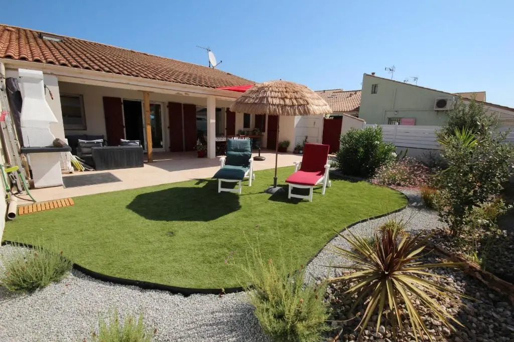 Spacieuse et belle villa climatisée pour 9 couchages, Wifi, piscine commune, 250m de la plage dans résidence LRMA6465