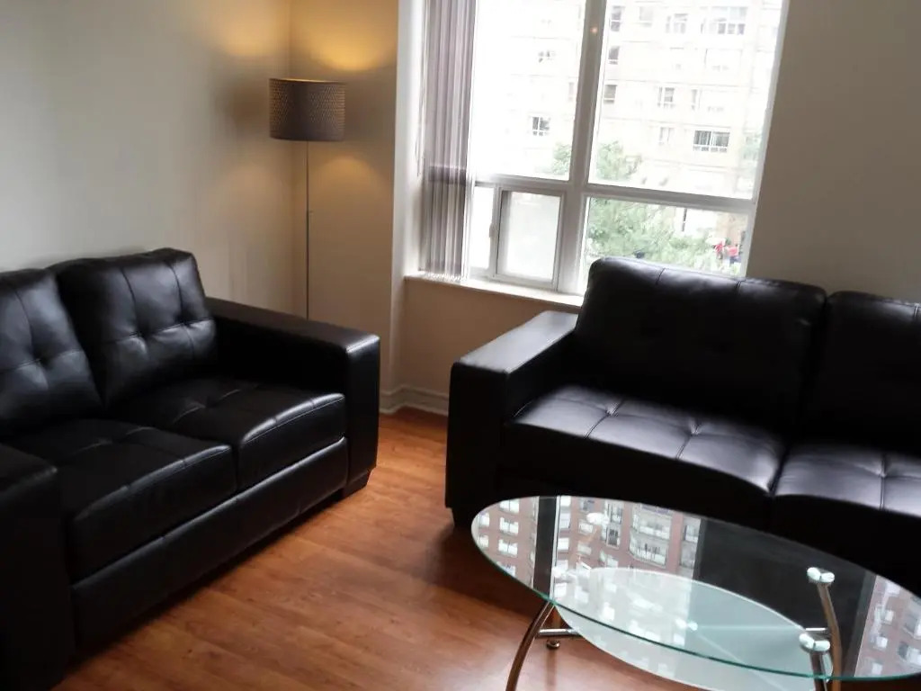 2 Bedroom 1 Bathroom Prime Location in Mississauga
