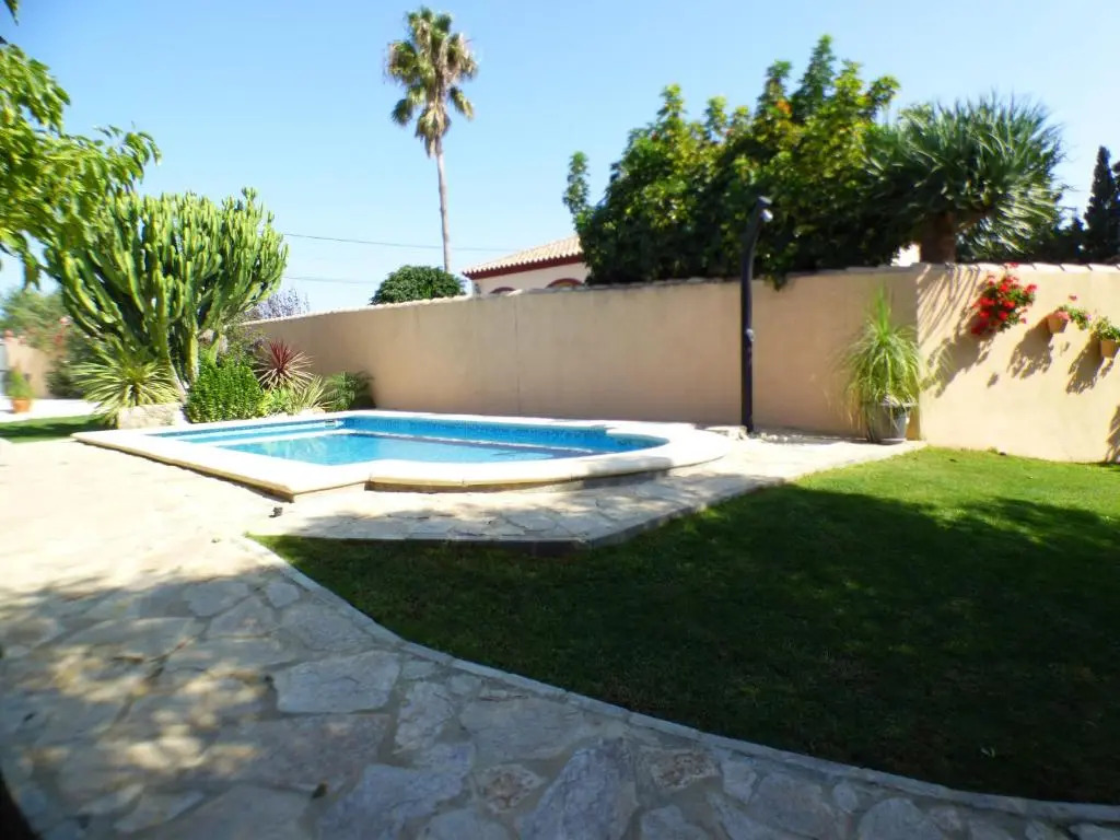 Rural house with private pool, new and beautiful garden