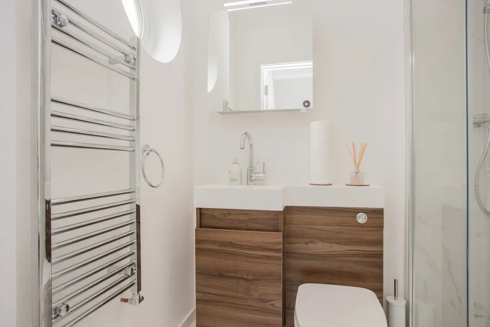 Modern 3 Bedroom Flat in West Hampstead