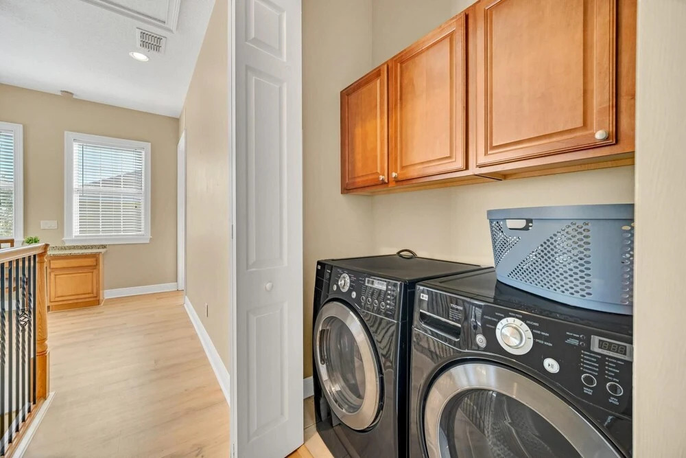 Gorgeous 4BR Home With Hot Tub and Games Room