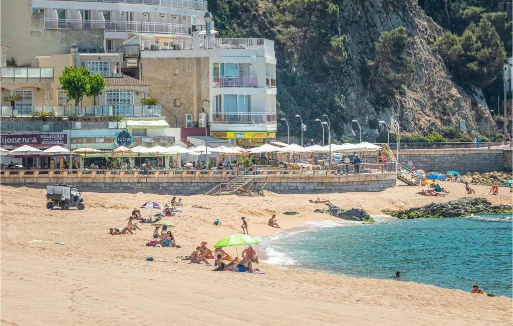 Awesome apartment in Lloret de Mar with 1 Bedrooms and WiFi