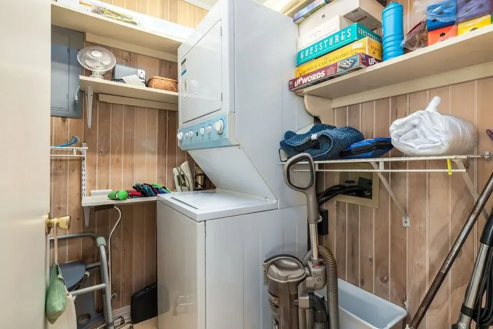 Happy Lee Ever After - 1424 Cadillac Avenue 2 Bedroom Home