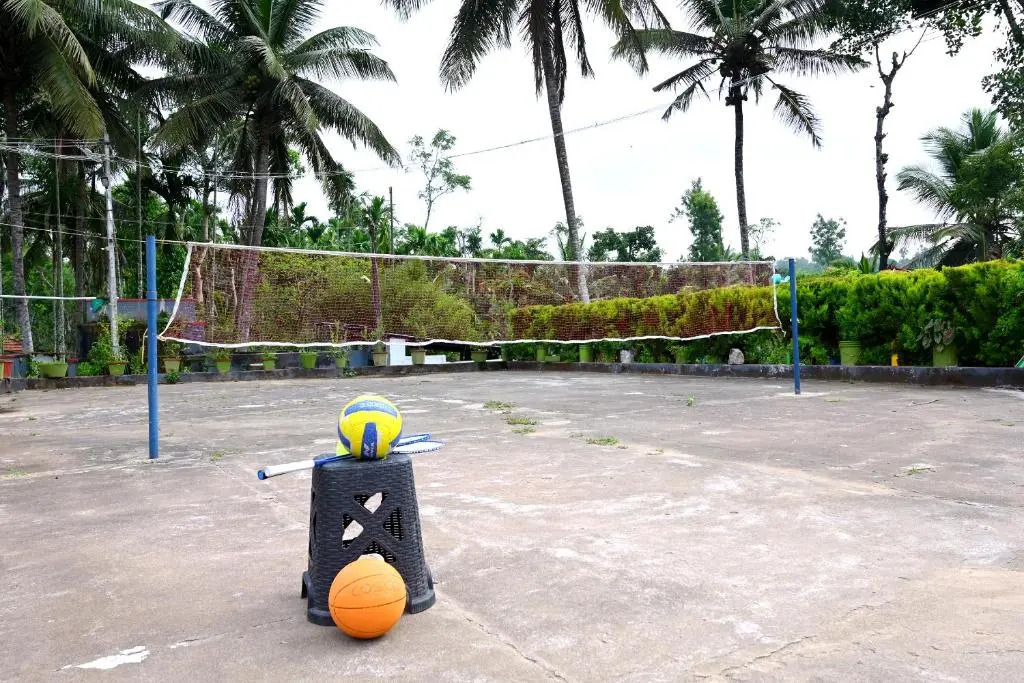 Giridarshini Homestay - Pool, Falls, Home Food & Estate