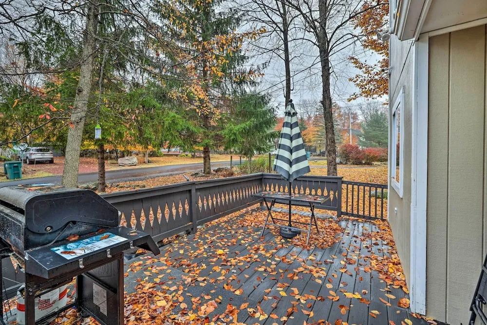 Game Room & Fire Pit: Tobyhanna Family Home