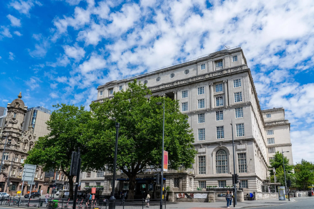 Adelphi Hotel
