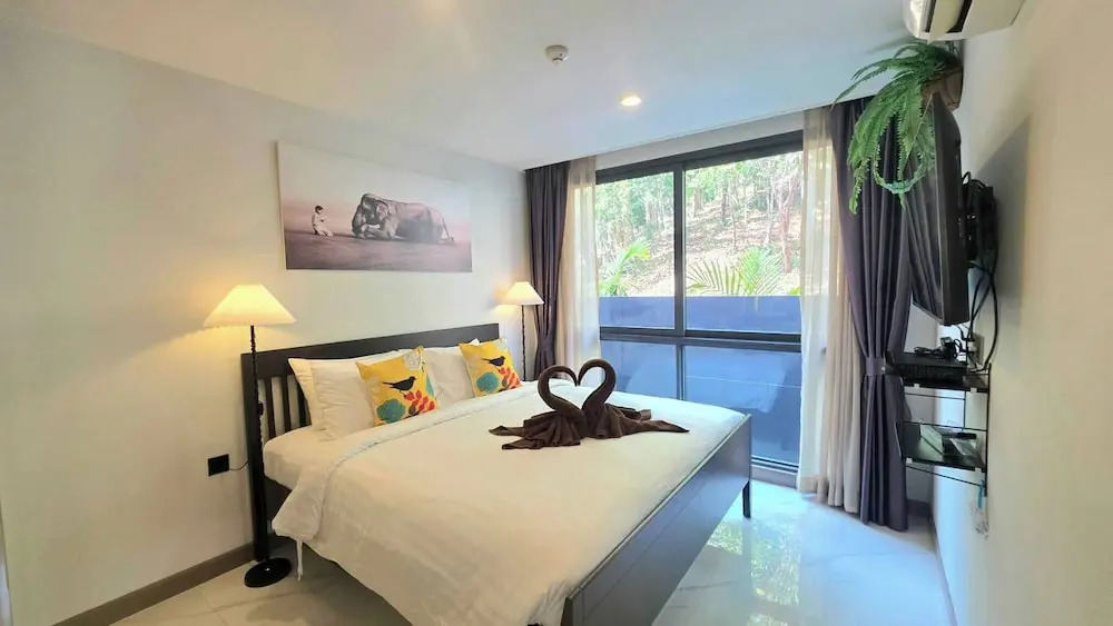 Room-a301- 1 Bedroom Corner Condo Forest