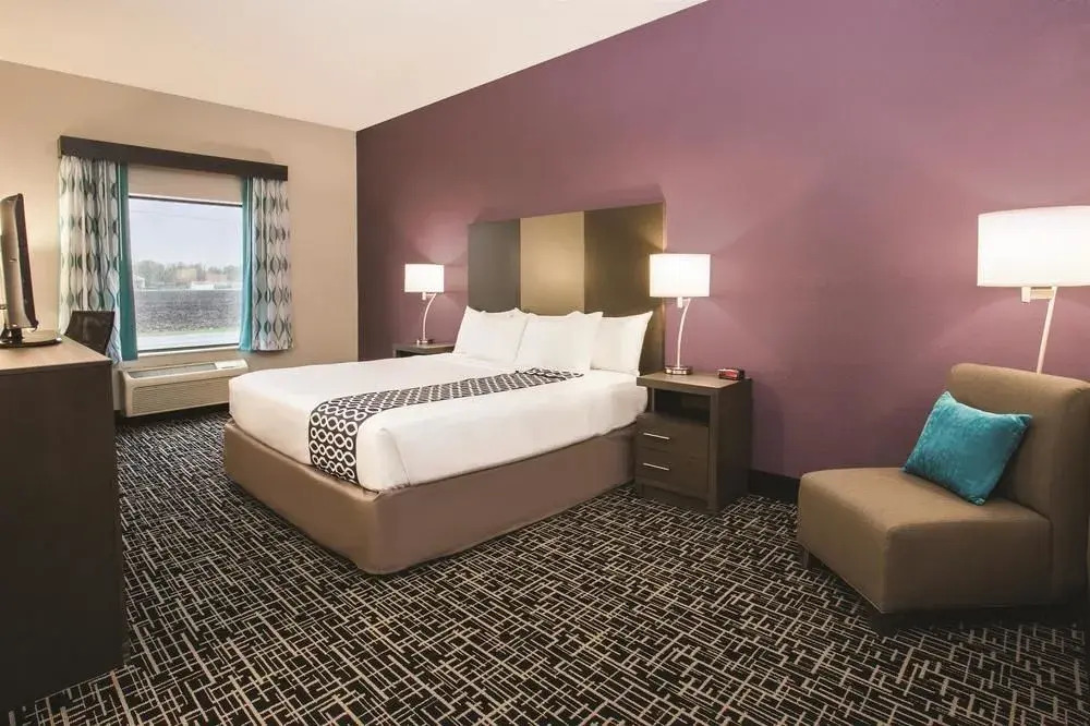 La Quinta Inn & Suits by Wyndham Pontoon Beach IL