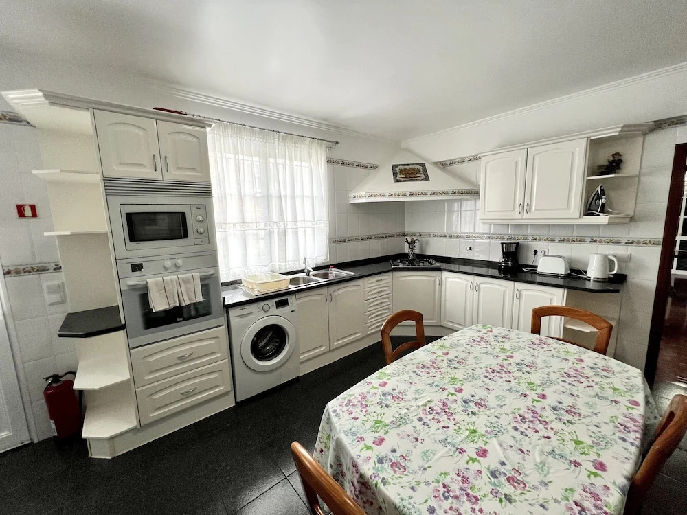 Classic Tranquil Madeiran 4-Bedroom Villa Funchal