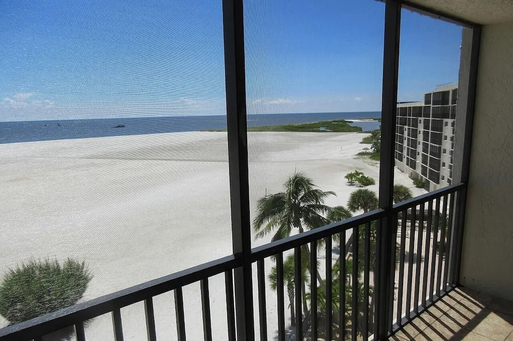 Carlos Pointe 612 2 Bedrooms 2 Bathrooms Condo