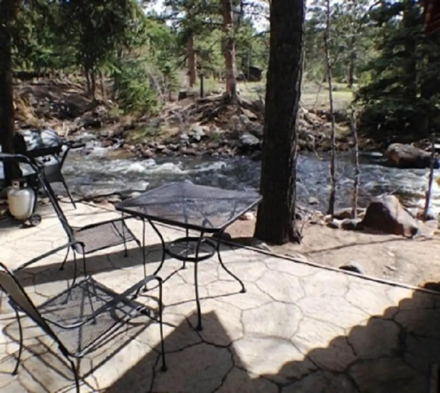 Swiftcurrent Lodge