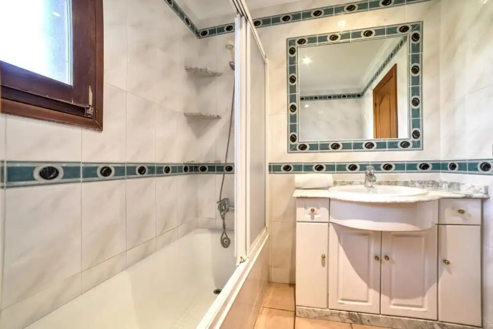 Villa - 6 Bedrooms with Pool and WiFi - 106408