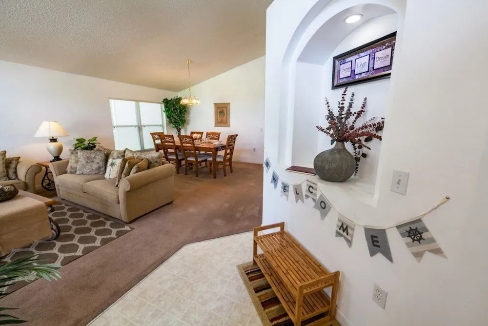 Gated Country Club Private Pool ! 4 Bedroom Home by RedAwning
