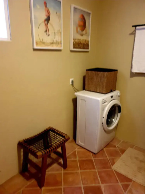 Restored 2 Bedroom Farmhouse - Aircon Wifi Plunge Pool