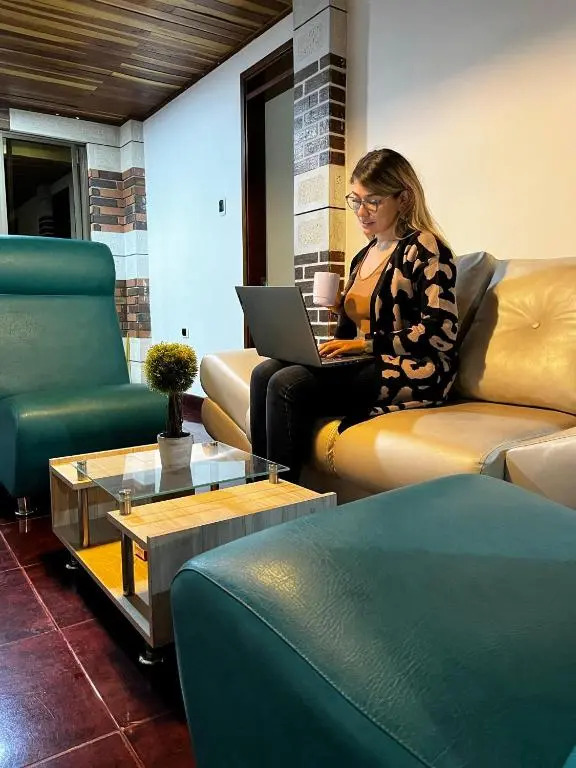 Hermoso apartamento con terraza vía TERMALES