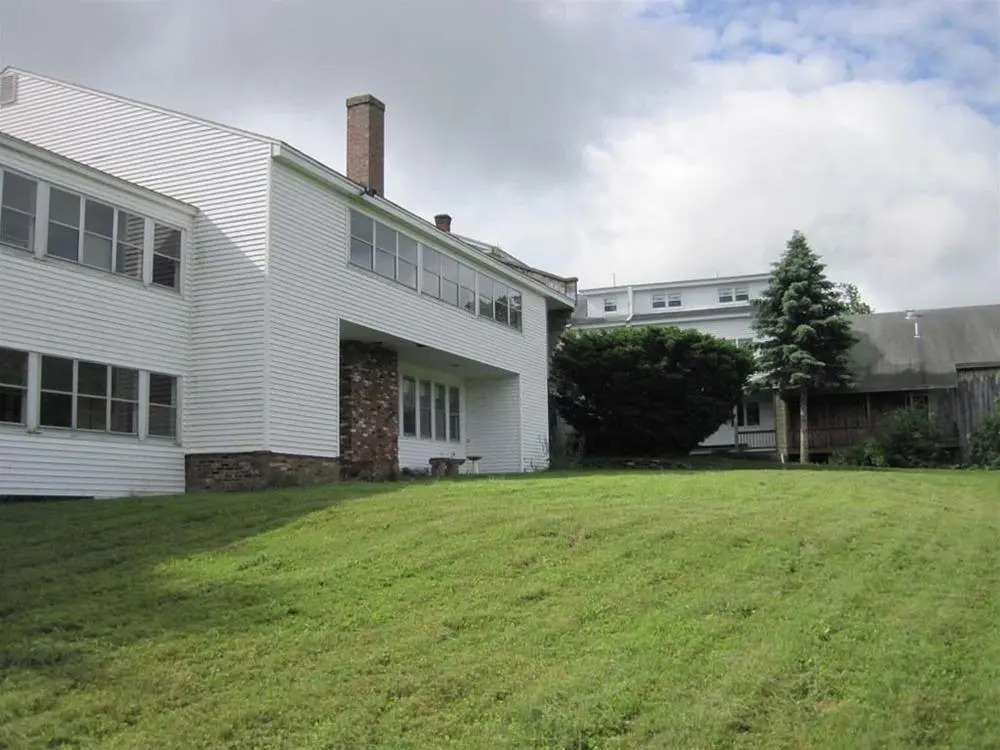 Lake Shore Farm Inn