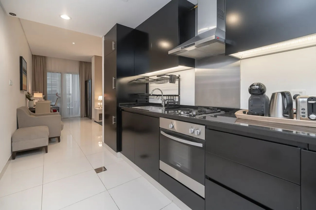 Elegant Studio w/work space and views DAMAC