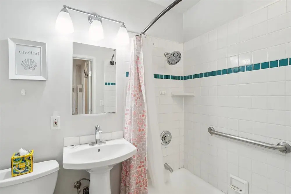 Beautiful 2 Bed Beach Condo #104 2 Bedroom Condo by RedAwning