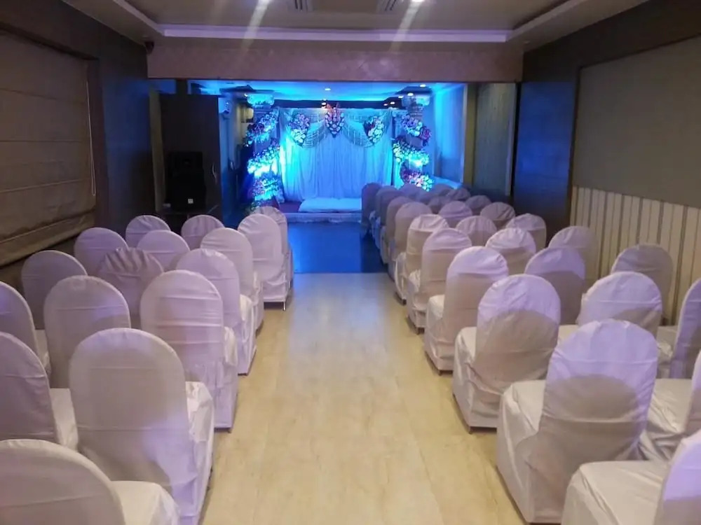 Hotel Madhav International Pune Railway Station