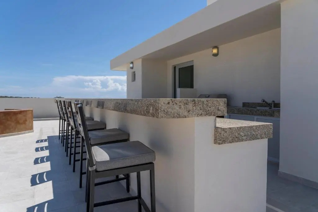 Gorgeous 2 bedroom 2 bath 2 pools Short walk to the beach Camino Viejo 204