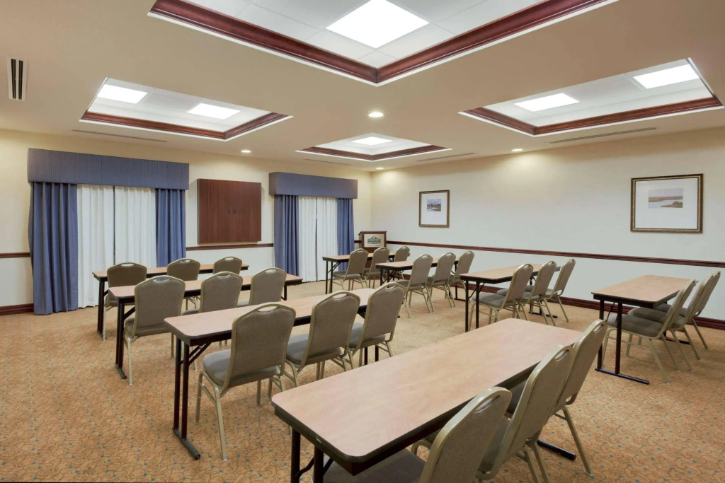 Country Inn & Suites by Radisson, St Petersburg - Clearwater, FL