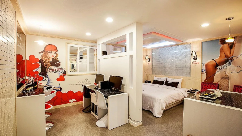 Show Hotel
