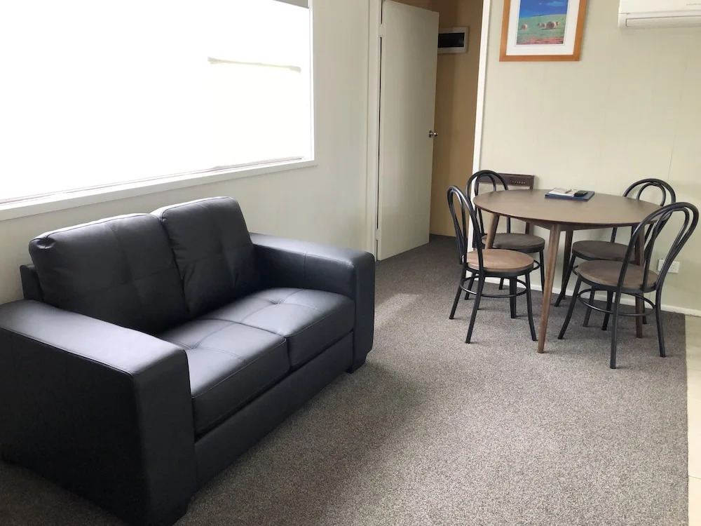 Acacia Caravan Park & Holiday Units