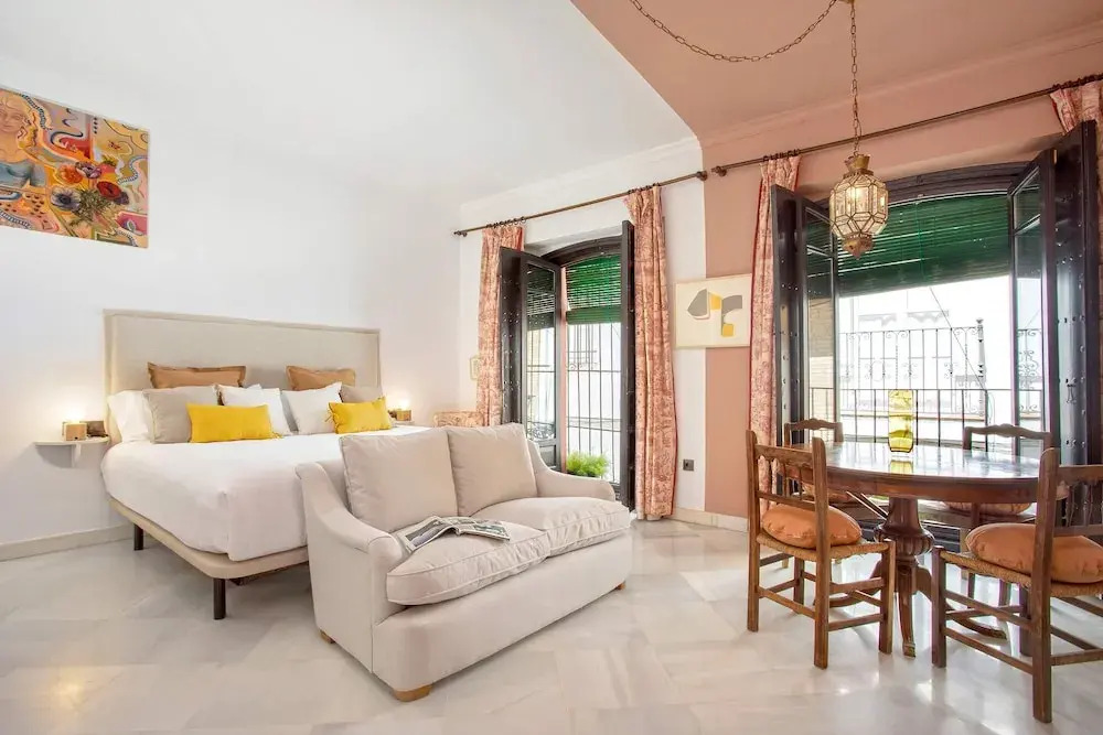 Unique Sevillian House with Pool. Casa Tintes