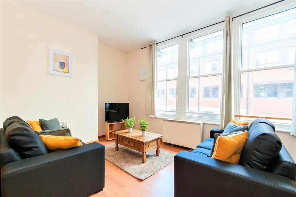 Voussoir Apartments