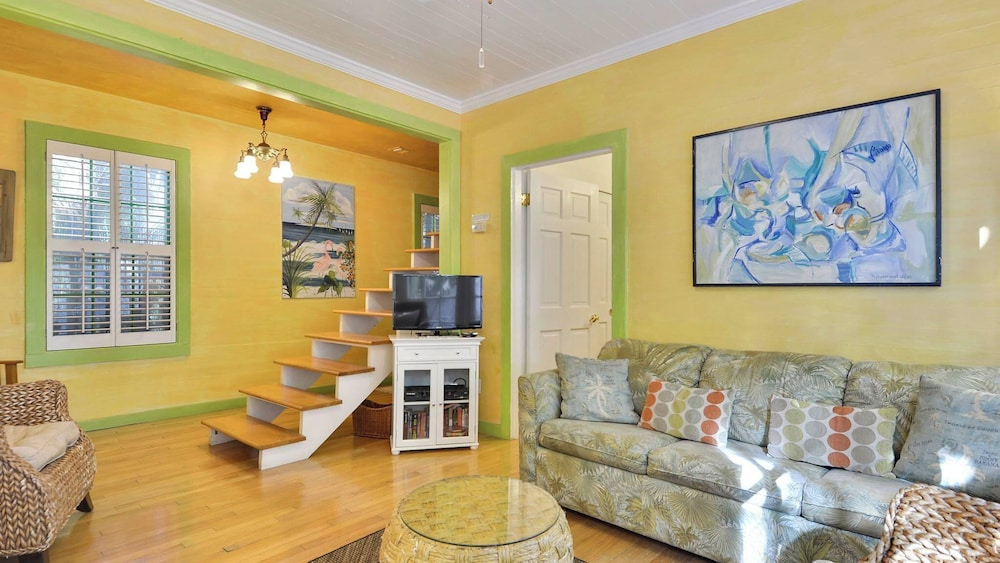 Key Lime Pie by Avantstay Ideal Location w/ Splash Pool & Out Door Dining Month Long Stays Only