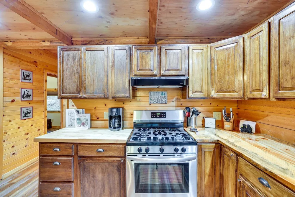 Peaceful Garden Valley Cabin w/ Private Deck