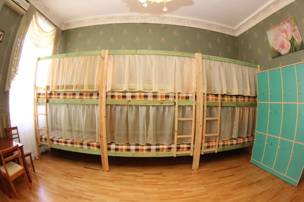 Orpheus Hostel and Apartments