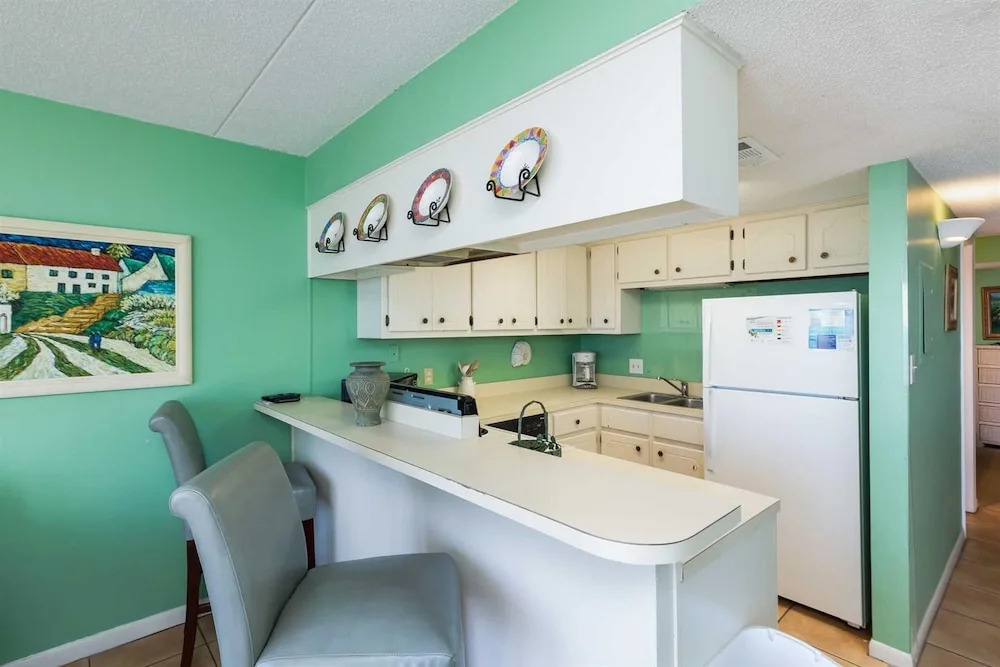 Island Winds East 606 by Meyer Vacation Rentals