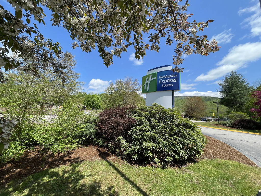 Holiday Inn Express & Suites - Lincoln East - White Mountains by IHG