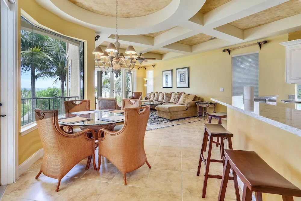 Hidden Treasure - Beach Front, Pool-spa