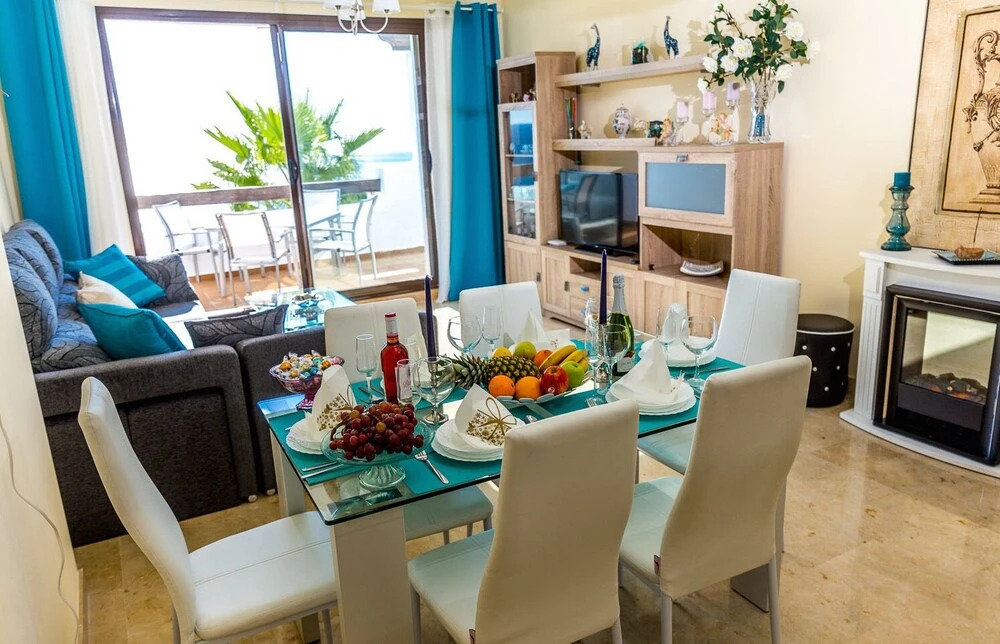 2 bedrooms apartment with sea view