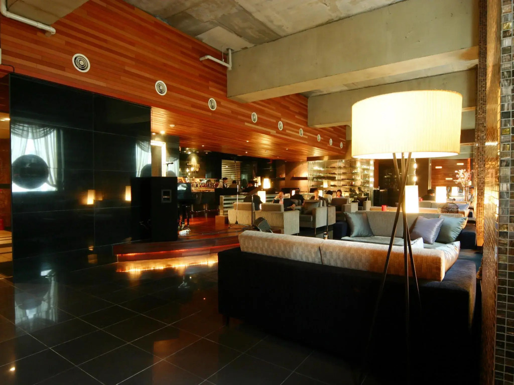 Hotel M