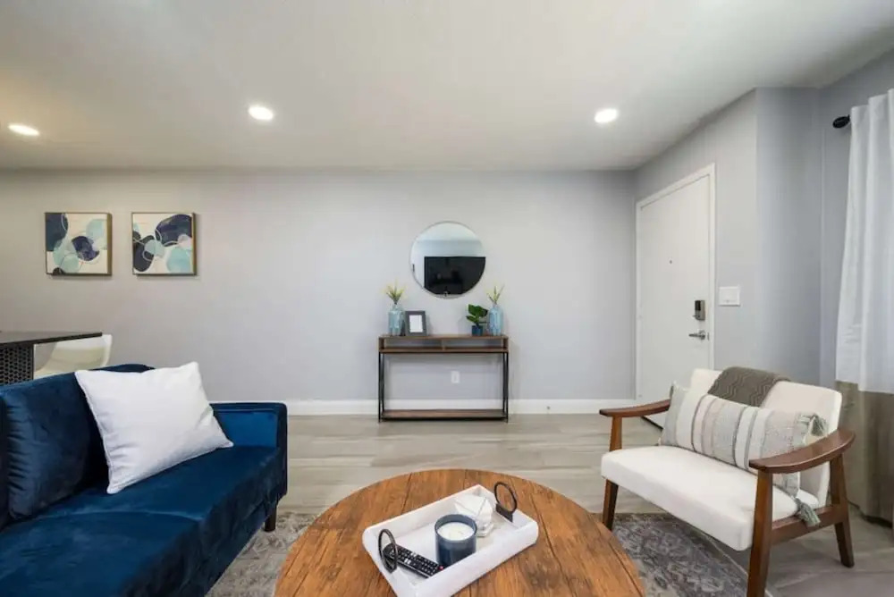 561j Large 2 Bedroom With King bed and Patio