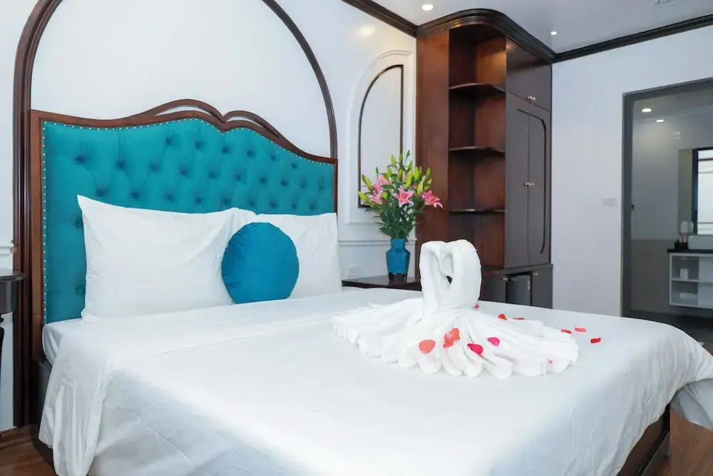 Royal Hotel Trâu Quỳ