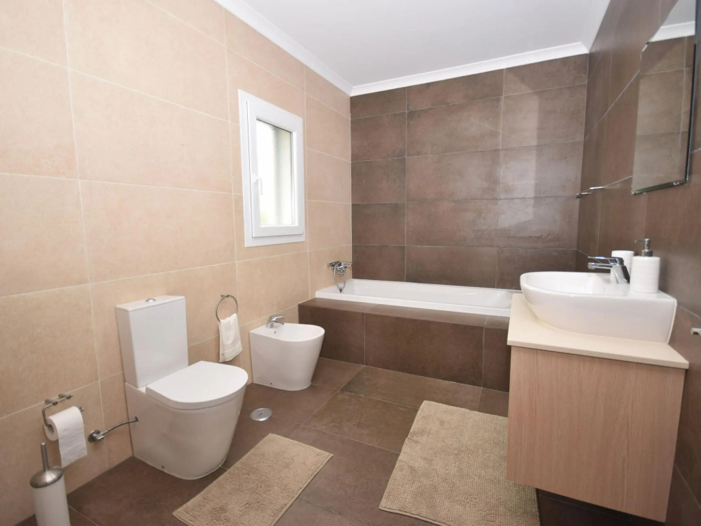 Spacious Villa in Salir de Mato with Private Pool, Terrace