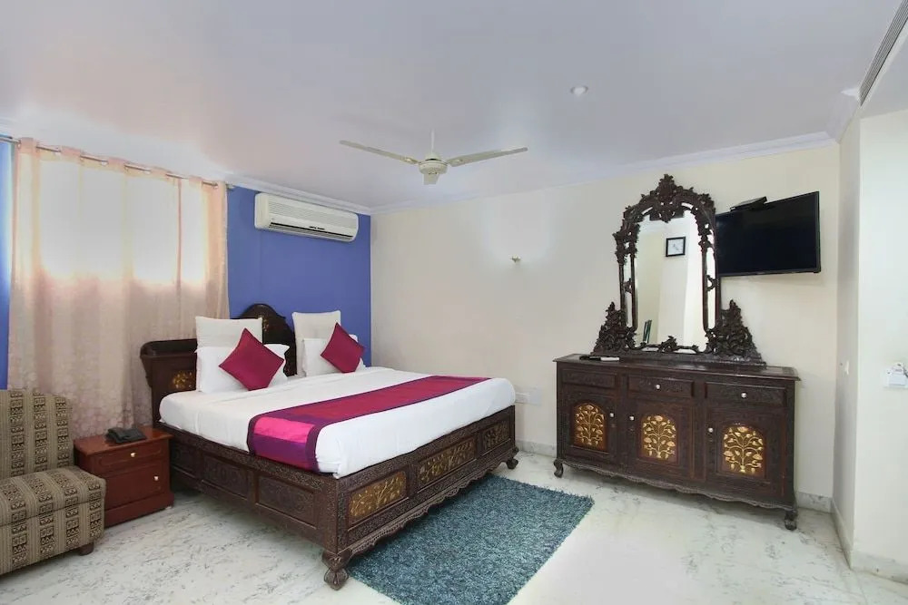OYO 4452 Hotel Pigeon International