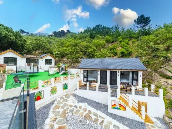 Shiyue Shanman Garden Hot Spring Resort Hotel