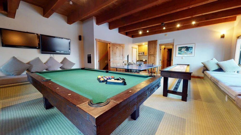 Val DIsere 10 5-Star Luxury with Game room and Gorgeous Mountain Views, Walk to The Village. by RedAwning