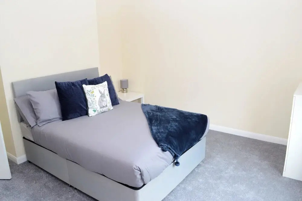 Lovely 2-BR Holiday Flat - Free Parking