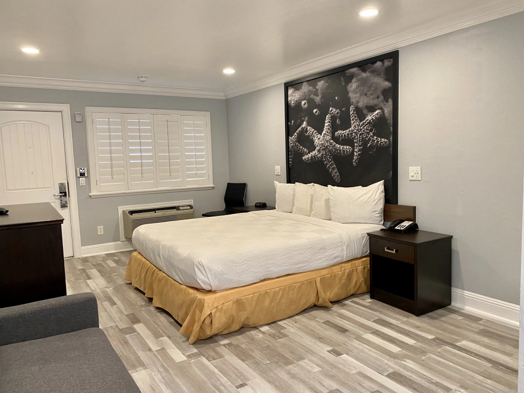 Aura Inn Monterey