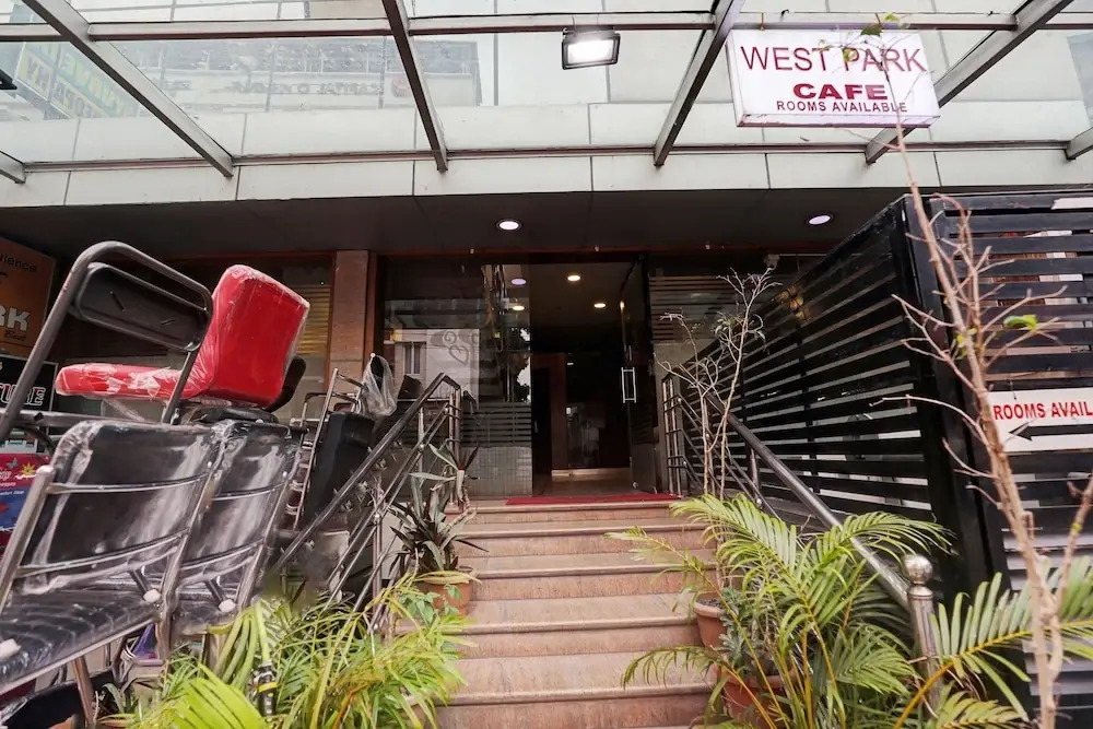 Oyo 872 West Park Hotel