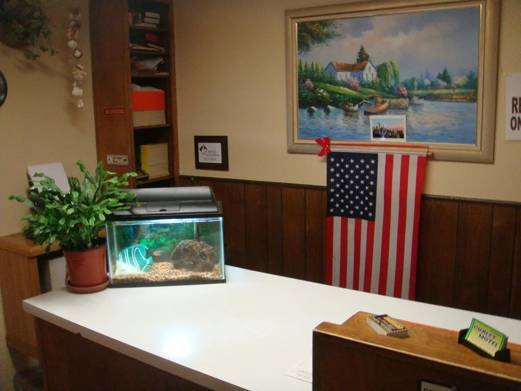 Chalet Motel - Affordable Stay in Central Bend