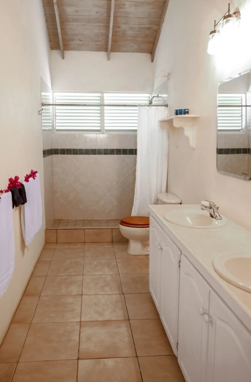 Zephyr Hill - 4 bedroom Villa with awe inspiring views 4 Villa by RedAwning
