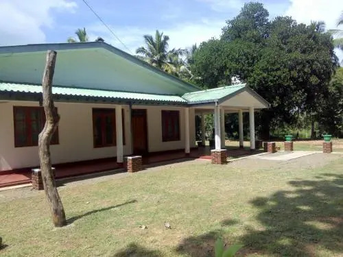 Lake Edge Bungalow