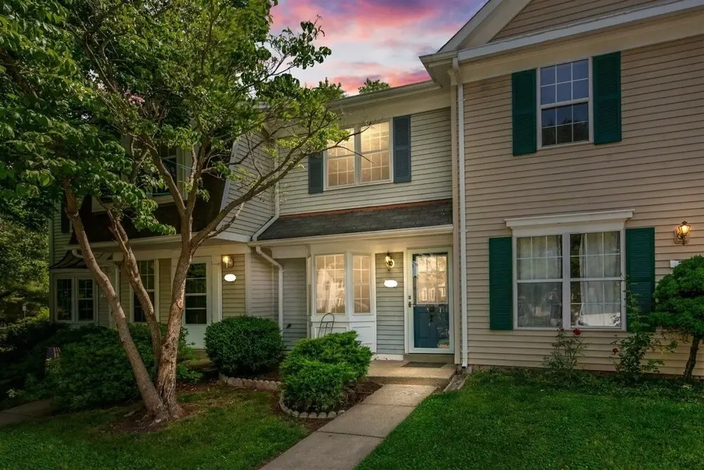 Sterling Townhome - Private & Santized, in a Quiet & Safe Neighborhood. Self Checkin, Pet Friendly! Super-host Support